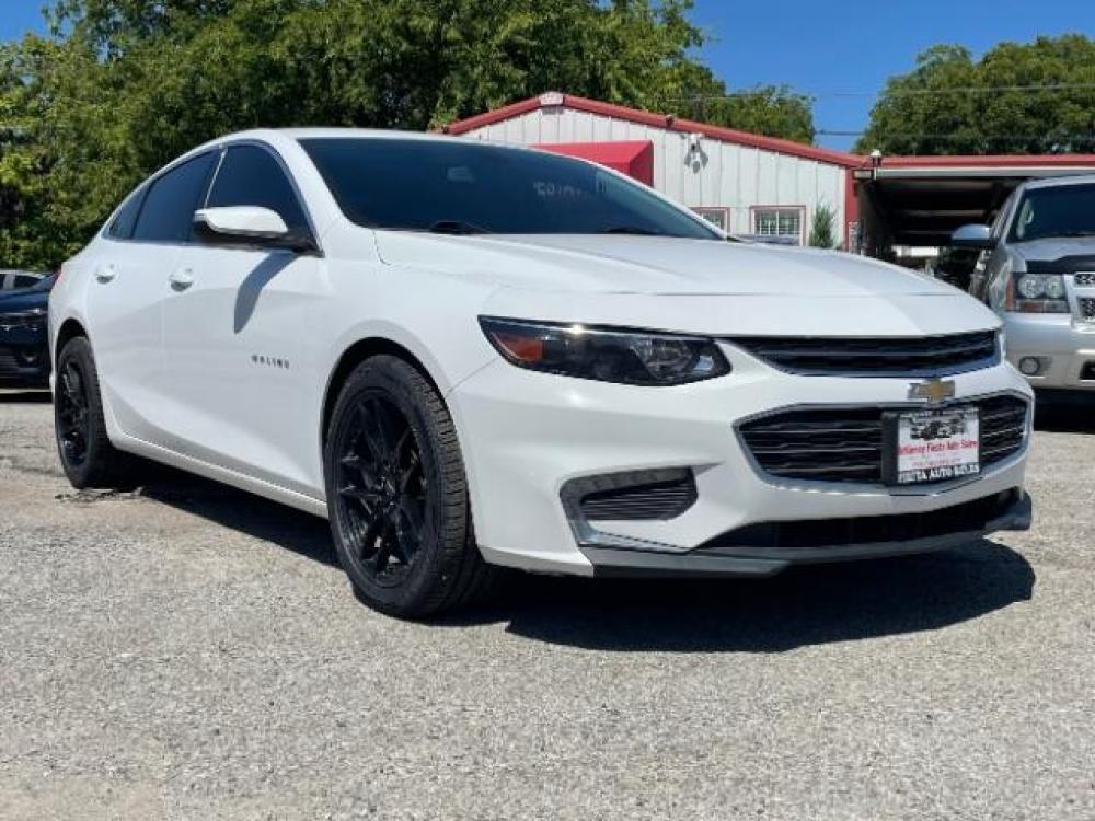 2018 White /black cloth Chevrolet Malibu LT (1G1ZD5ST7JF) with an 1.5L L4 DOHC 16V engine, 6-Speed Automatic transmission, located at 900 South McDonald Street, McKinney, TX, 75069, (972) 529-2992, 33.189335, -96.613403 - Back up Camera, Power Seats - Photo #0