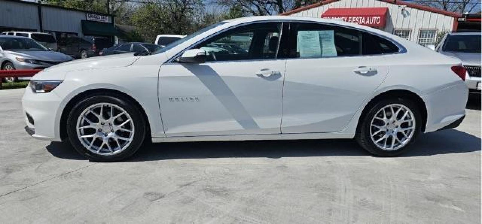 2018 White /black cloth Chevrolet Malibu LT (1G1ZD5ST7JF) with an 1.5L L4 DOHC 16V engine, 6-Speed Automatic transmission, located at 900 South McDonald Street, McKinney, TX, 75069, (972) 529-2992, 33.189335, -96.613403 - Back up Camera, Power Seats - Photo #2