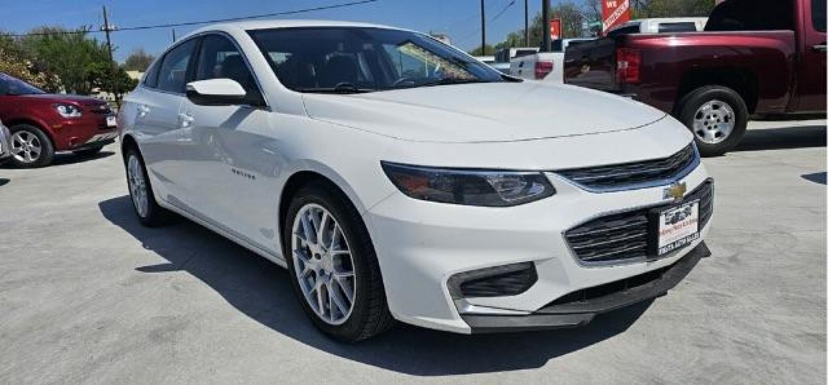 2018 White /black cloth Chevrolet Malibu LT (1G1ZD5ST7JF) with an 1.5L L4 DOHC 16V engine, 6-Speed Automatic transmission, located at 900 South McDonald Street, McKinney, TX, 75069, (972) 529-2992, 33.189335, -96.613403 - Back up Camera, Power Seats - Photo #3