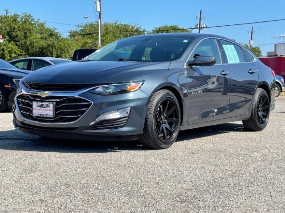 2019 Gray /Gray cloth Chevrolet Malibu LT (1G1ZD5ST8KF) with an 1.5L L4 DOHC 16V engine, 6-Speed Automatic transmission, located at 900 South McDonald Street, McKinney, TX, 75069, (972) 529-2992, 33.189335, -96.613403 - Power seats, Heated seats, Back up camera - Photo #1