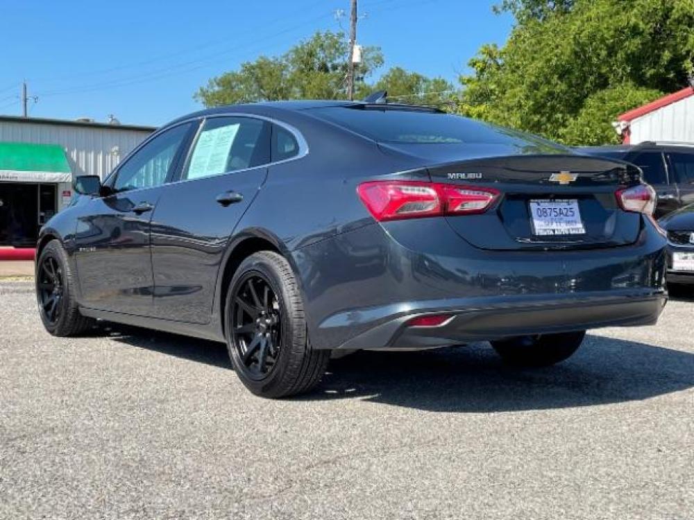 2019 Gray /Gray cloth Chevrolet Malibu LT (1G1ZD5ST8KF) with an 1.5L L4 DOHC 16V engine, 6-Speed Automatic transmission, located at 900 South McDonald Street, McKinney, TX, 75069, (972) 529-2992, 33.189335, -96.613403 - Power seats, Heated seats, Back up camera - Photo #4
