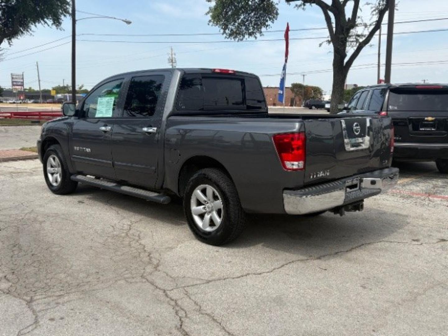 2012 Smoke Metallic /Charcoal Cloth Inter Nissan Titan SV Crew Cab 4WD (1N6BA0EK9CN) with an 5.6L V8 DOHC 32V FFV engine, 5-Speed Automatic transmission, located at 900 South McDonald Street, McKinney, TX, 75069, (972) 529-2992, 33.189335, -96.613403- Photo#3
