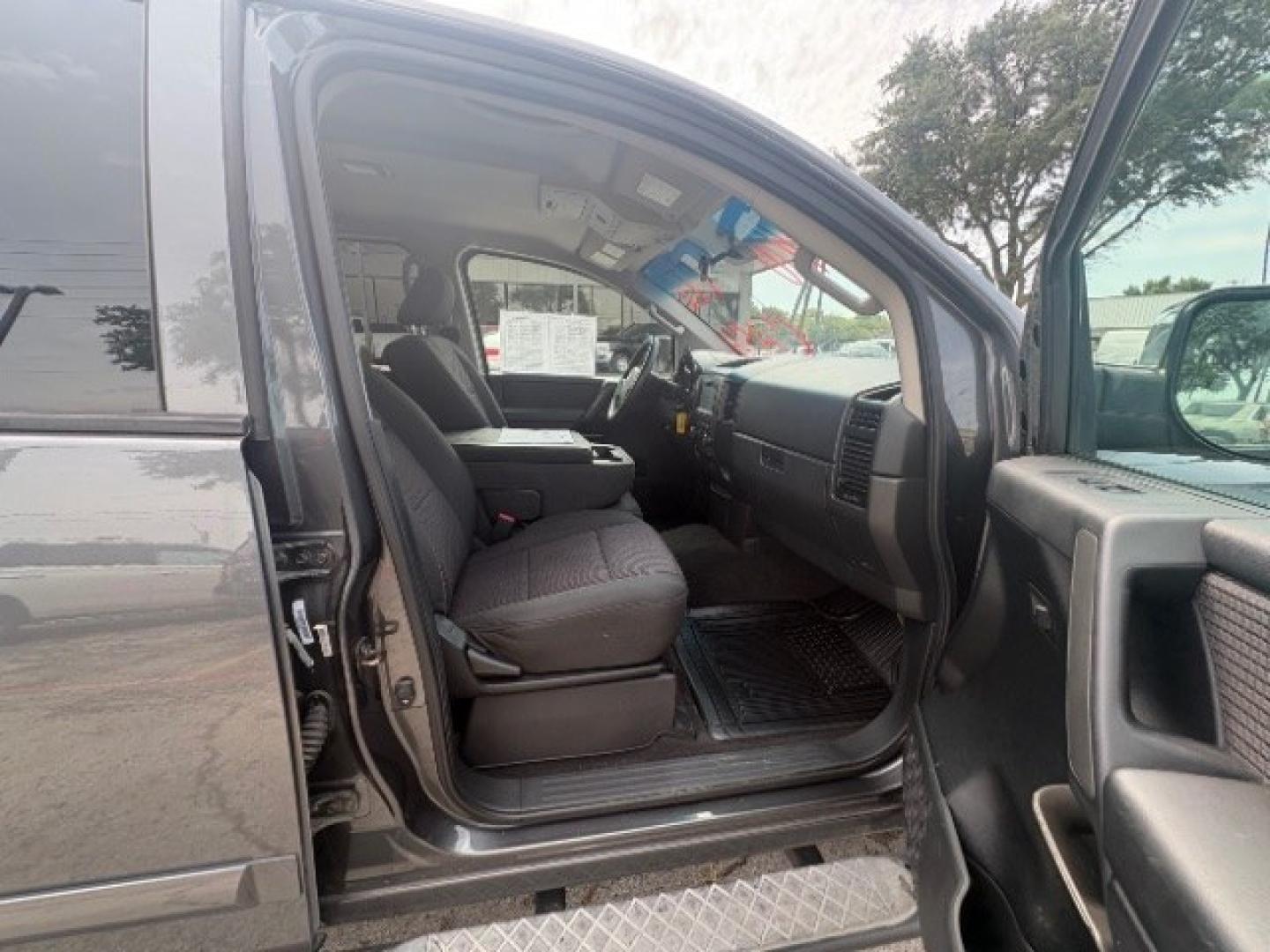 2012 Smoke Metallic /Charcoal Cloth Inter Nissan Titan SV Crew Cab 4WD (1N6BA0EK9CN) with an 5.6L V8 DOHC 32V FFV engine, 5-Speed Automatic transmission, located at 900 South McDonald Street, McKinney, TX, 75069, (972) 529-2992, 33.189335, -96.613403- Photo#6