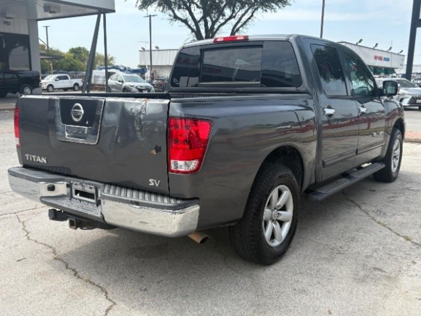 2012 Smoke Metallic /Charcoal Cloth Inter Nissan Titan SV Crew Cab 4WD (1N6BA0EK9CN) with an 5.6L V8 DOHC 32V FFV engine, 5-Speed Automatic transmission, located at 900 South McDonald Street, McKinney, TX, 75069, (972) 529-2992, 33.189335, -96.613403- Photo#8