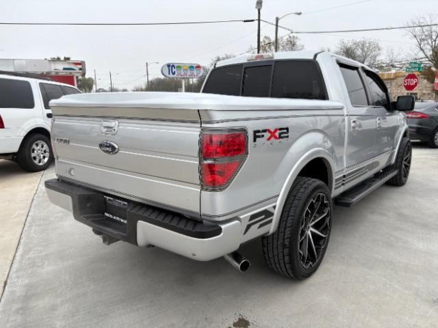 2010 Ingot Silver /Black Leather Interior Ford F-150 XLT FX2 Sport Package (1FTEW1C85AK) with an 4.6L V8 SOHC 24V engine, 6-Speed Automatic transmission, located at 900 South McDonald Street, McKinney, TX, 75069, (972) 529-2992, 33.189335, -96.613403 - Photo#6