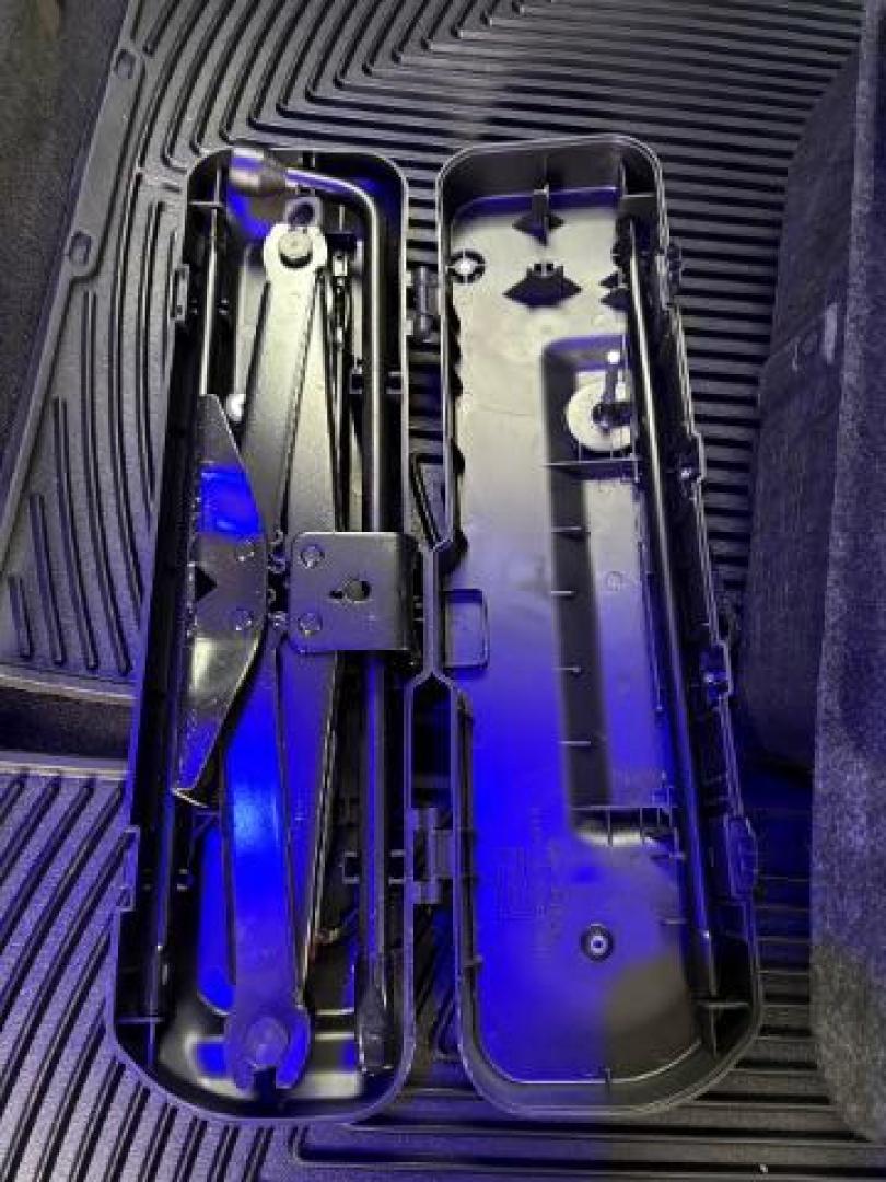 2010 Ingot Silver /Black Leather Interior Ford F-150 XLT FX2 Sport Package (1FTEW1C85AK) with an 4.6L V8 SOHC 24V engine, 6-Speed Automatic transmission, located at 900 South McDonald Street, McKinney, TX, 75069, (972) 529-2992, 33.189335, -96.613403 - Photo#10