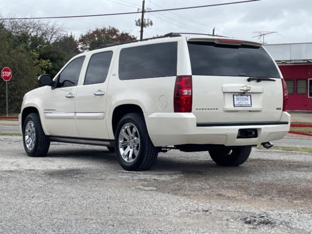 2008 White Diamond /Ebony Leather Interior Chevrolet Suburban LTZ 1500 2WD (1GNFC16018R) with an 5.3L V8 OHV 16V FFV engine, 6-Speed Automatic transmission, located at 900 South McDonald Street, McKinney, TX, 75069, (972) 529-2992, 33.189335, -96.613403 - Photo #4