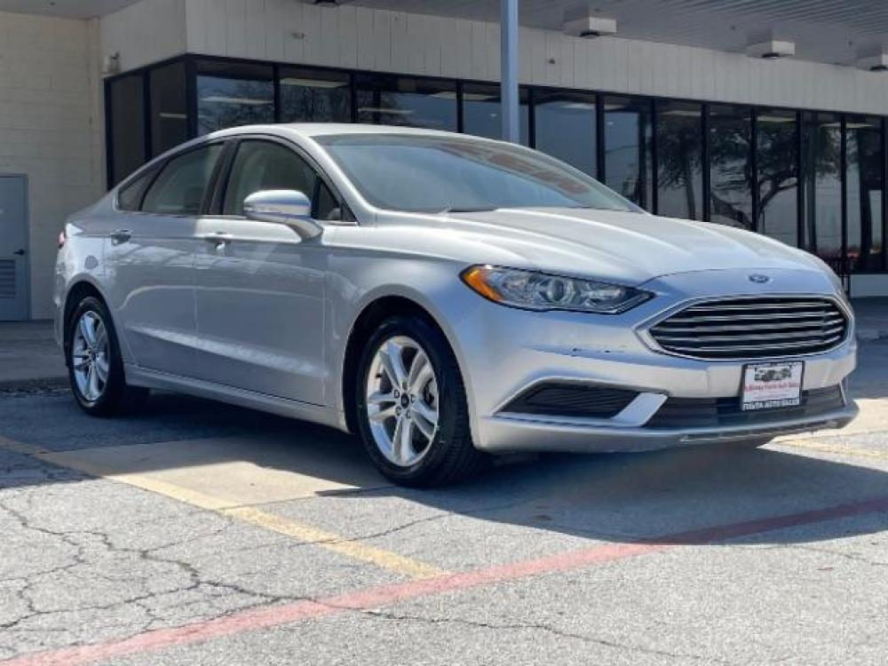 2018 Ingot Silver Metallic /Medium Light Stone, cloth Ford Fusion SE (3FA6P0H79JR) with an 2.5L L4 DOHC 16V engine, 6-Speed Automatic transmission, located at 900 South McDonald Street, McKinney, TX, 75069, (972) 529-2992, 33.189335, -96.613403 - Back up camera, Back up sensors, CD player, Power seats - Photo #0
