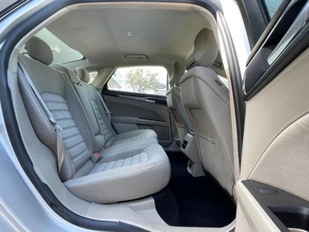 2018 Ingot Silver Metallic /Medium Light Stone, cloth Ford Fusion SE (3FA6P0H79JR) with an 2.5L L4 DOHC 16V engine, 6-Speed Automatic transmission, located at 900 South McDonald Street, McKinney, TX, 75069, (972) 529-2992, 33.189335, -96.613403 - Back up camera, Back up sensors, CD player, Power seats - Photo #9