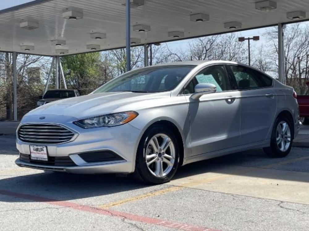 2018 Ingot Silver Metallic /Medium Light Stone, cloth Ford Fusion SE (3FA6P0H79JR) with an 2.5L L4 DOHC 16V engine, 6-Speed Automatic transmission, located at 900 South McDonald Street, McKinney, TX, 75069, (972) 529-2992, 33.189335, -96.613403 - Back up camera, Back up sensors, CD player, Power seats - Photo #2