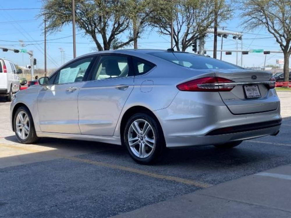 2018 Ingot Silver Metallic /Medium Light Stone, cloth Ford Fusion SE (3FA6P0H79JR) with an 2.5L L4 DOHC 16V engine, 6-Speed Automatic transmission, located at 900 South McDonald Street, McKinney, TX, 75069, (972) 529-2992, 33.189335, -96.613403 - Back up camera, Back up sensors, CD player, Power seats - Photo #4