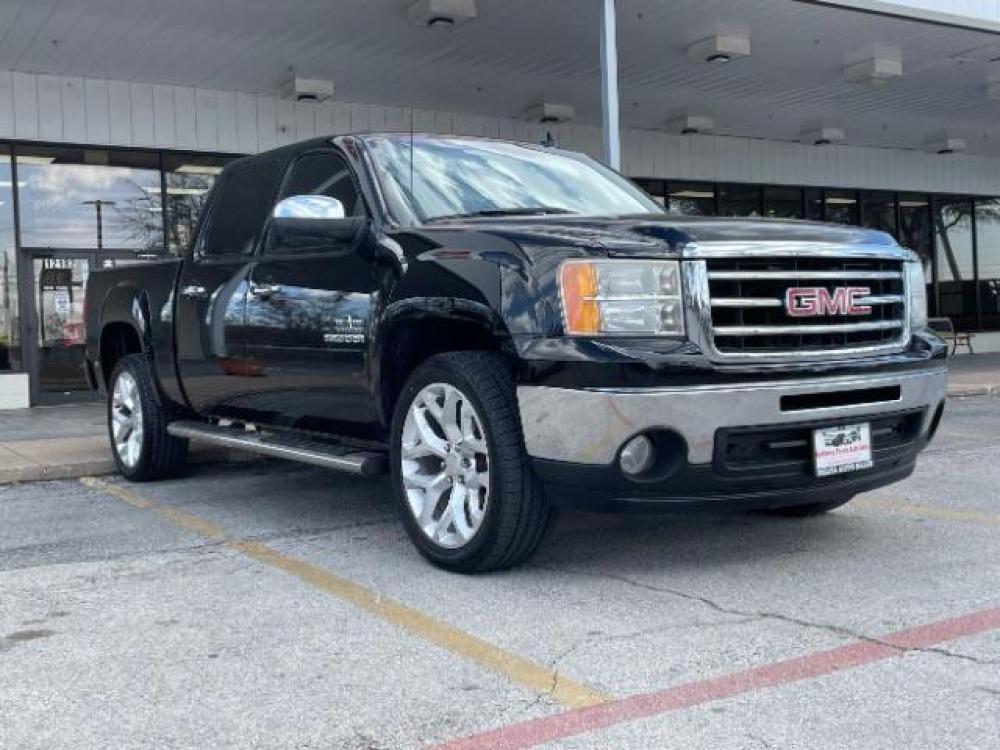 2013 Onyx Black /Dark Titanium/Light GMC Sierra 1500 SLE Crew Cab 2WD (3GTP1VE06DG) with an 5.3L V8 OHV 16V FFV engine, 6-Speed Automatic transmission, located at 900 South McDonald Street, McKinney, TX, 75069, (972) 529-2992, 33.189335, -96.613403 - Step bars, Spray on bed liner, Tow package, Back up sensors, Power seats - Photo #0