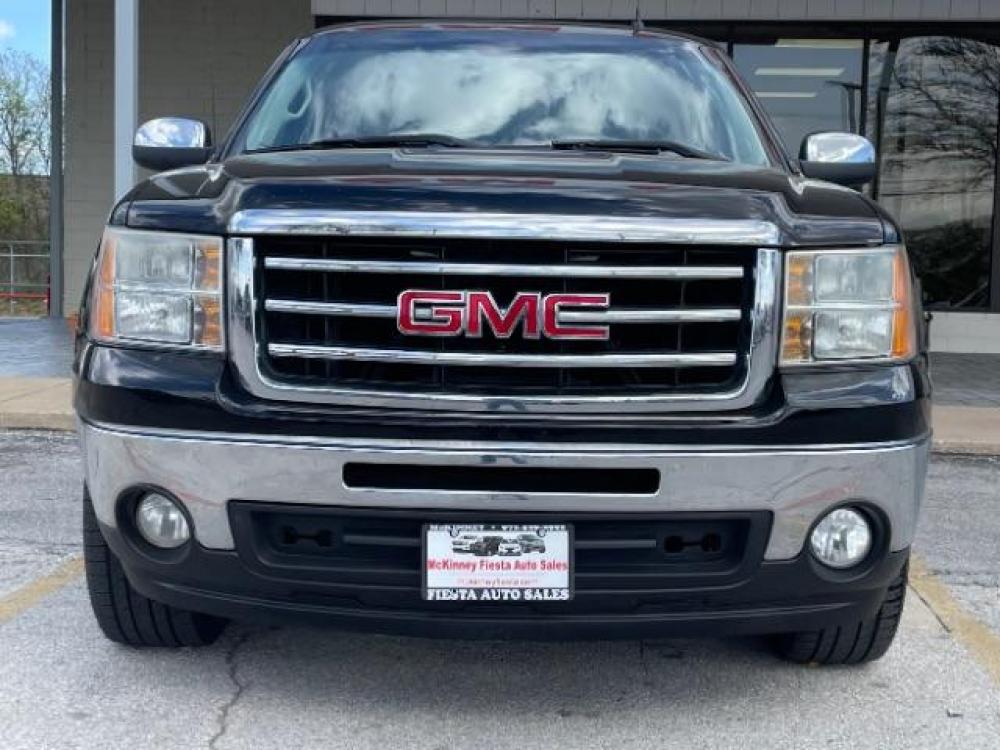 2013 Onyx Black /Dark Titanium/Light GMC Sierra 1500 SLE Crew Cab 2WD (3GTP1VE06DG) with an 5.3L V8 OHV 16V FFV engine, 6-Speed Automatic transmission, located at 900 South McDonald Street, McKinney, TX, 75069, (972) 529-2992, 33.189335, -96.613403 - Step bars, Spray on bed liner, Tow package, Back up sensors, Power seats - Photo #1
