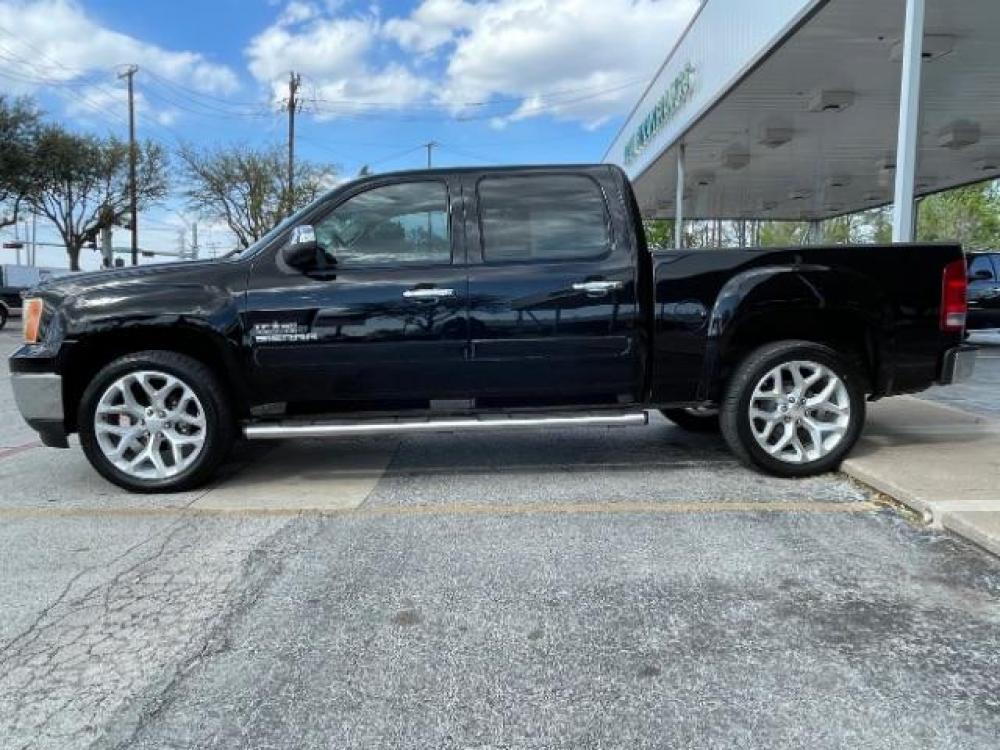 2013 Onyx Black /Dark Titanium/Light GMC Sierra 1500 SLE Crew Cab 2WD (3GTP1VE06DG) with an 5.3L V8 OHV 16V FFV engine, 6-Speed Automatic transmission, located at 900 South McDonald Street, McKinney, TX, 75069, (972) 529-2992, 33.189335, -96.613403 - Step bars, Spray on bed liner, Tow package, Back up sensors, Power seats - Photo #2