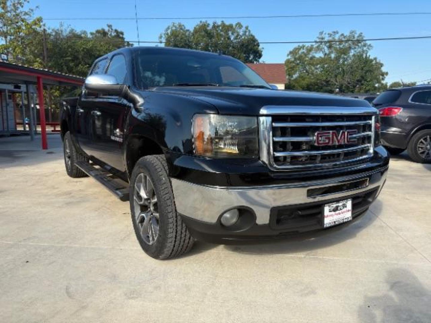 2013 Onyx Black /Dark Titanium/Light Titanium Cloth Interior GMC Sierra 1500 SLE Crew Cab 2WD (3GTP1VE06DG) with an 5.3L V8 OHV 16V FFV engine, 6-Speed Automatic transmission, located at 900 South McDonald Street, McKinney, TX, 75069, (972) 529-2992, 33.189335, -96.613403 - Photo#0