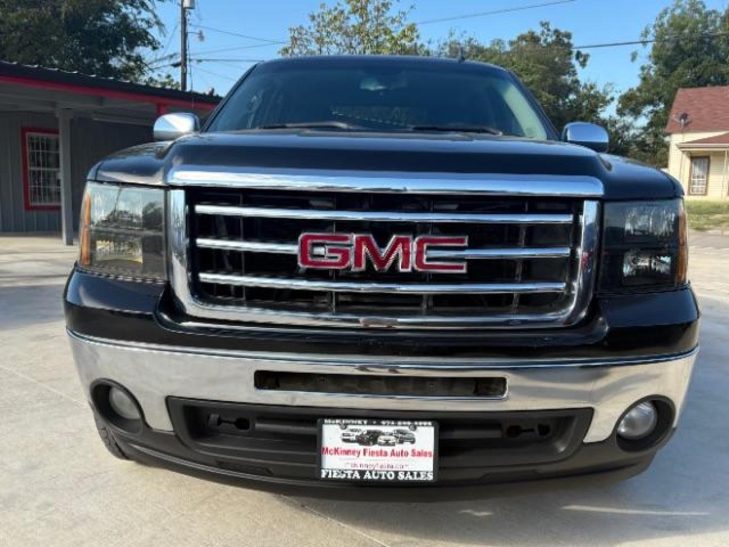 2013 Onyx Black /Dark Titanium/Light Titanium Cloth Interior GMC Sierra 1500 SLE Crew Cab 2WD (3GTP1VE06DG) with an 5.3L V8 OHV 16V FFV engine, 6-Speed Automatic transmission, located at 900 South McDonald Street, McKinney, TX, 75069, (972) 529-2992, 33.189335, -96.613403 - Photo#1
