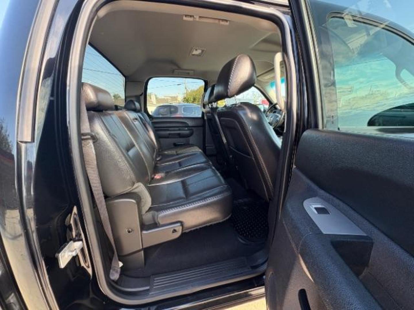 2013 Onyx Black /Dark Titanium/Light Titanium Cloth Interior GMC Sierra 1500 SLE Crew Cab 2WD (3GTP1VE06DG) with an 5.3L V8 OHV 16V FFV engine, 6-Speed Automatic transmission, located at 900 South McDonald Street, McKinney, TX, 75069, (972) 529-2992, 33.189335, -96.613403 - Photo#9