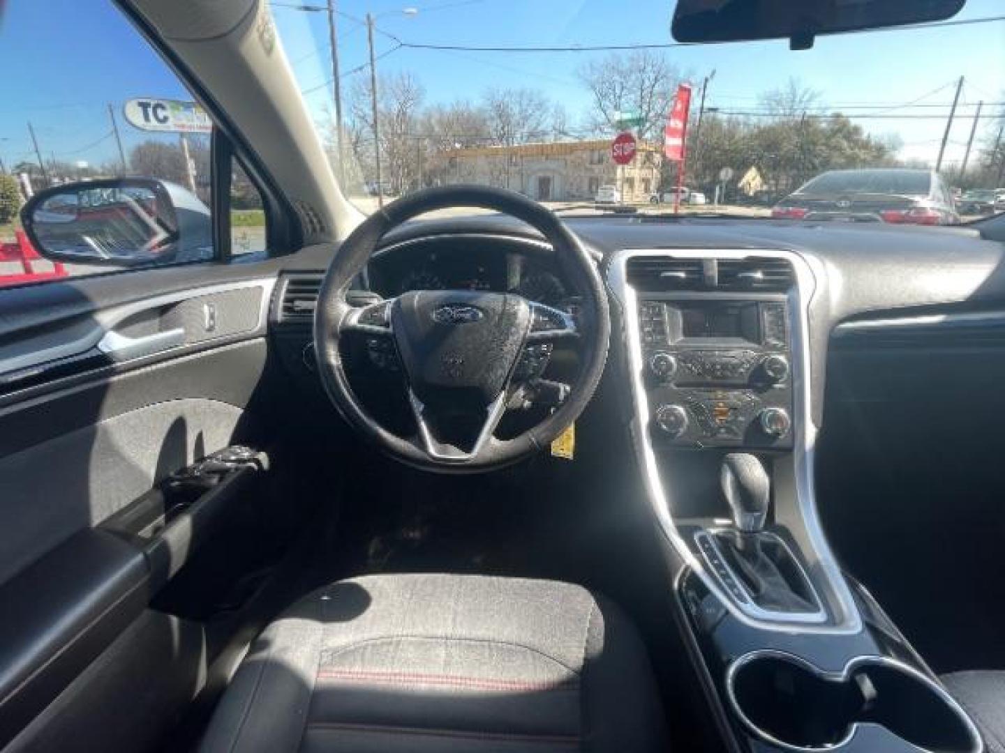 2015 Ingot Silver /Charcoal Black Ford Fusion SE (3FA6P0H92FR) with an 2.0L L4 DOHC 16V engine, 6-Speed Automatic transmission, located at 900 South McDonald Street, McKinney, TX, 75069, (972) 529-2992, 33.189335, -96.613403 - Photo#13