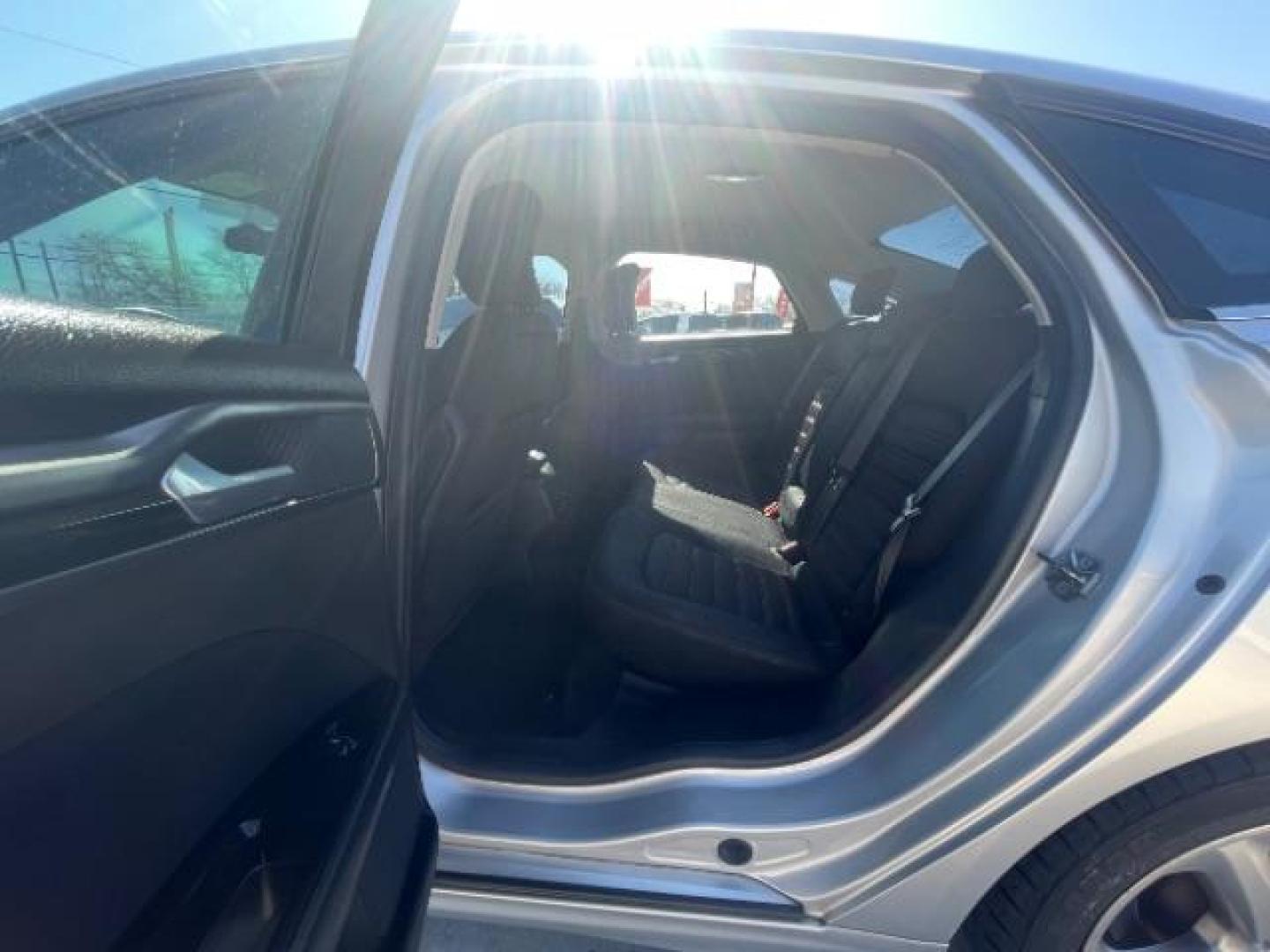 2015 Ingot Silver /Charcoal Black Ford Fusion SE (3FA6P0H92FR) with an 2.0L L4 DOHC 16V engine, 6-Speed Automatic transmission, located at 900 South McDonald Street, McKinney, TX, 75069, (972) 529-2992, 33.189335, -96.613403 - Photo#8