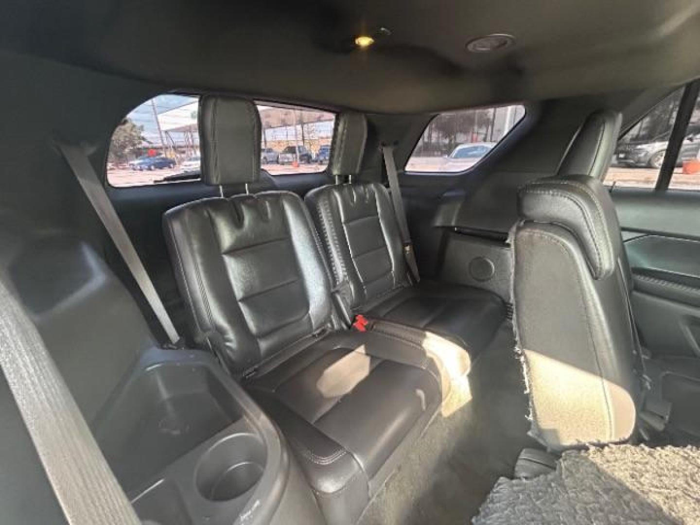 2015 Magnetic Metallic /Charcoal Black, premium cloth Ford Explorer XLT FWD (1FM5K7D8XFG) with an 3.5L V6 DOHC 24V engine, 6-Speed Automatic transmission, located at 900 South McDonald Street, McKinney, TX, 75069, (972) 529-2992, 33.189335, -96.613403 - Photo#11