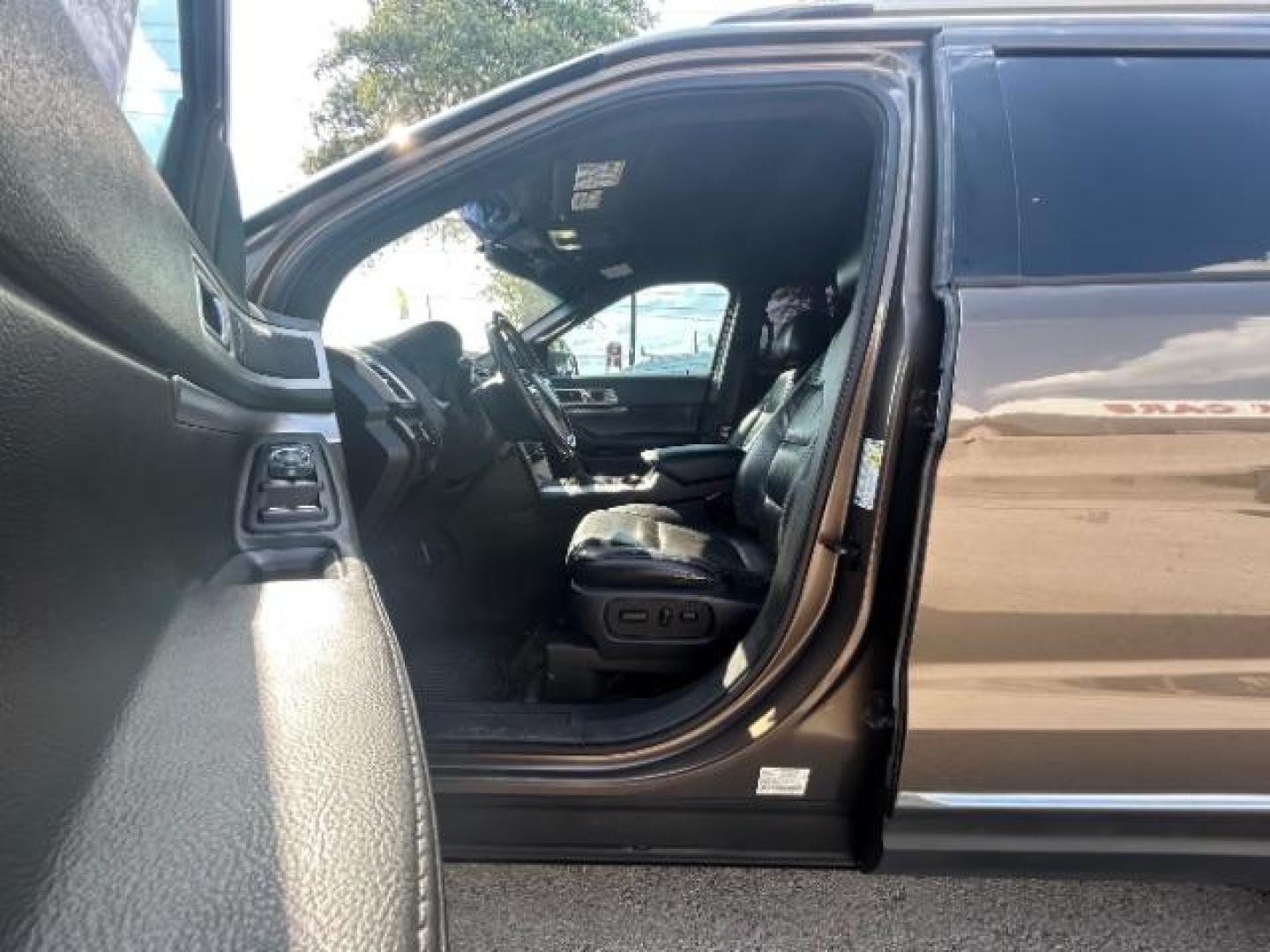 2015 Magnetic Metallic /Charcoal Black, premium cloth Ford Explorer XLT FWD (1FM5K7D8XFG) with an 3.5L V6 DOHC 24V engine, 6-Speed Automatic transmission, located at 900 South McDonald Street, McKinney, TX, 75069, (972) 529-2992, 33.189335, -96.613403 - Photo#14