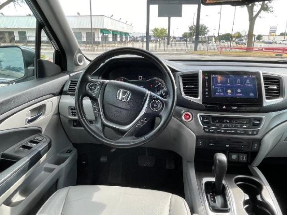 2016 Blue /Gray, leather Honda Pilot EXL 2WD (5FNYF5H88GB) with an 3.5L V6 SOHC 24V engine, 6-Speed Automatic transmission, located at 900 South McDonald Street, McKinney, TX, 75069, (972) 529-2992, 33.189335, -96.613403 - Photo #11