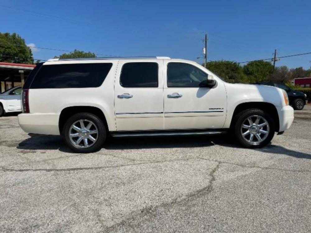 2013 Summit White /Cocoa/Light Cashmere Leather Interior GMC Yukon Denali XL 2WD (1GKS1MEF5DR) with an 6.2L V8 OHV 16V engine, 6-Speed Automatic transmission, located at 900 South McDonald Street, McKinney, TX, 75069, (972) 529-2992, 33.189335, -96.613403 - Back up camera, Back up sensors, Third row seating, Captain''''''''s chairs, Running boards, Heated Seats, Cooled seats, DVD player, Power seats, Sunroof, CD player, Power liftgate - Photo #9