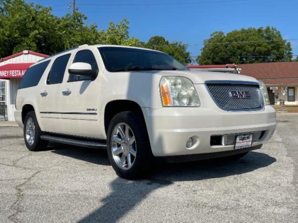 2013 Summit White /Cocoa/Light Cashmere Leather Interior GMC Yukon Denali XL 2WD (1GKS1MEF5DR) with an 6.2L V8 OHV 16V engine, 6-Speed Automatic transmission, located at 900 South McDonald Street, McKinney, TX, 75069, (972) 529-2992, 33.189335, -96.613403 - Back up camera, Back up sensors, Third row seating, Captain''''''''s chairs, Running boards, Heated Seats, Cooled seats, DVD player, Power seats, Sunroof, CD player, Power liftgate - Photo #2