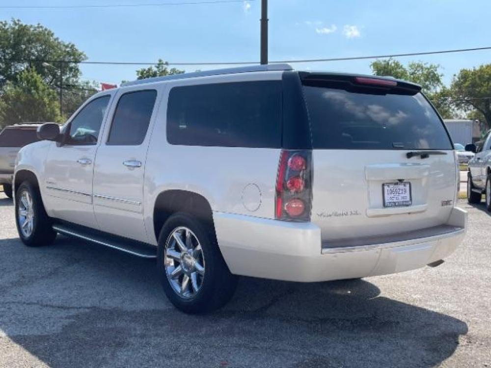 2013 Summit White /Cocoa/Light Cashmere Leather Interior GMC Yukon Denali XL 2WD (1GKS1MEF5DR) with an 6.2L V8 OHV 16V engine, 6-Speed Automatic transmission, located at 900 South McDonald Street, McKinney, TX, 75069, (972) 529-2992, 33.189335, -96.613403 - Back up camera, Back up sensors, Third row seating, Captain''''''''s chairs, Running boards, Heated Seats, Cooled seats, DVD player, Power seats, Sunroof, CD player, Power liftgate - Photo #3