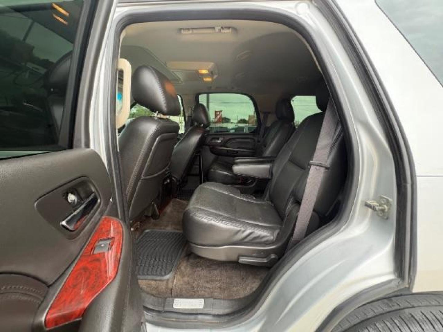 2012 Radiant Silver Metal /Ebony Leather Interi Cadillac Escalade 2WD Luxury (1GYS3BEF4CR) with an 6.2L V8 OHV 16V FFV engine, 6-Speed Automatic transmission, located at 900 South McDonald Street, McKinney, TX, 75069, (972) 529-2992, 33.189335, -96.613403 - Photo#13