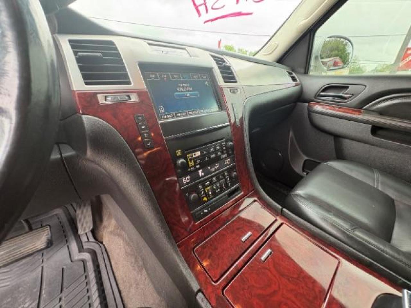 2012 Radiant Silver Metal /Ebony Leather Interi Cadillac Escalade 2WD Luxury (1GYS3BEF4CR) with an 6.2L V8 OHV 16V FFV engine, 6-Speed Automatic transmission, located at 900 South McDonald Street, McKinney, TX, 75069, (972) 529-2992, 33.189335, -96.613403 - Photo#15