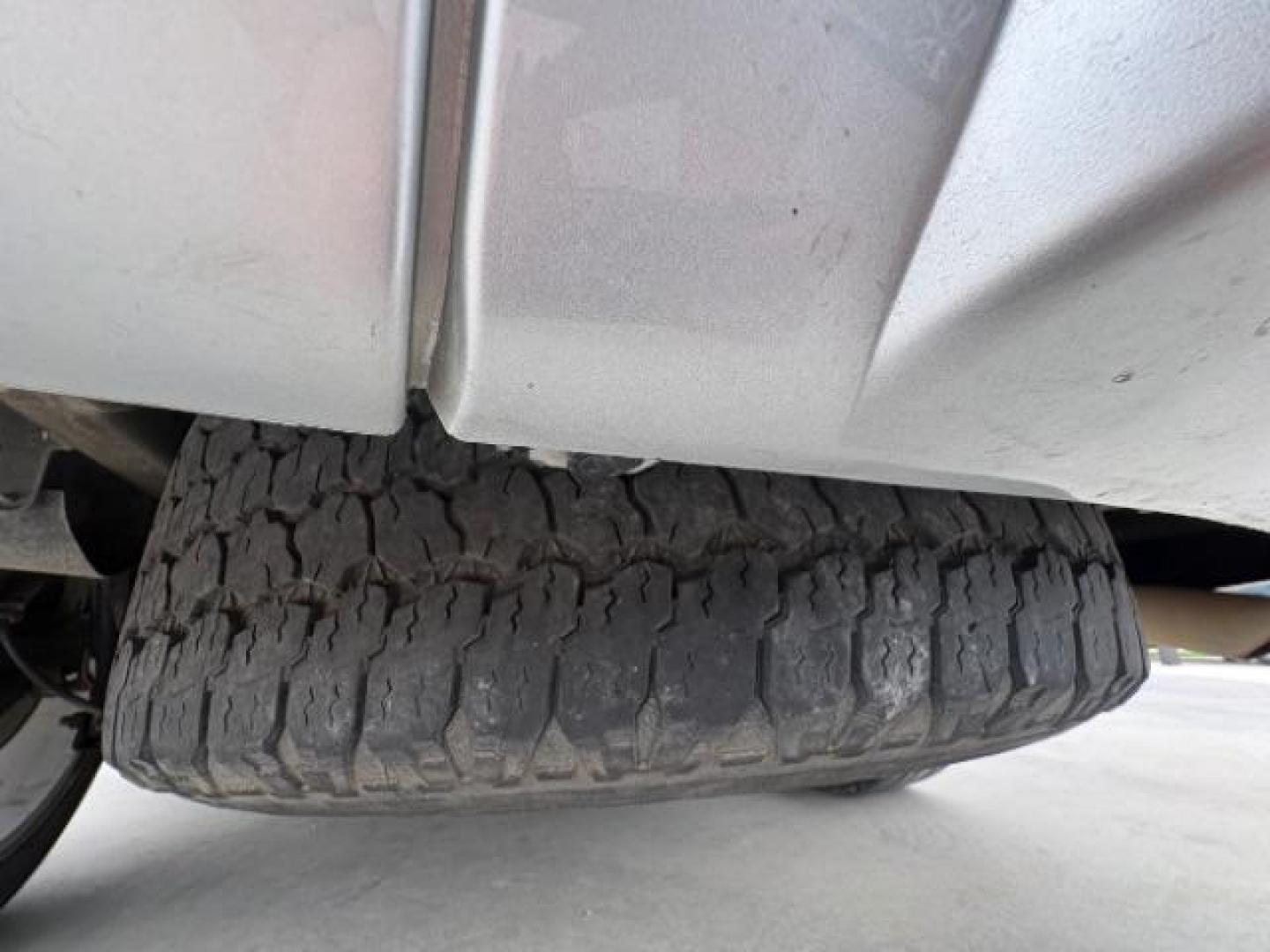 2012 Radiant Silver Metal /Ebony Leather Interi Cadillac Escalade 2WD Luxury (1GYS3BEF4CR) with an 6.2L V8 OHV 16V FFV engine, 6-Speed Automatic transmission, located at 900 South McDonald Street, McKinney, TX, 75069, (972) 529-2992, 33.189335, -96.613403 - Photo#17