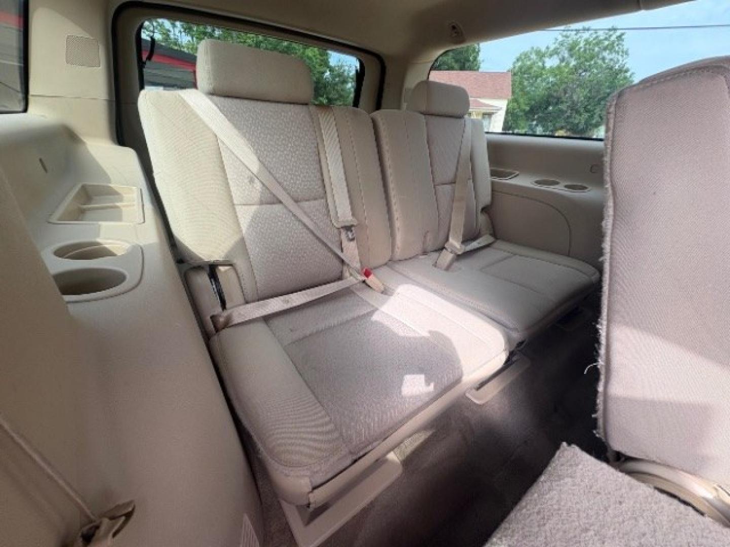 2014 Summit White /Light Cashmere/Dk Ca Chevrolet Suburban LS 1500 2WD (1GNSCHE00ER) with an 5.3L V8 OHV 16V FFV engine, 6-Speed Automatic transmission, located at 900 South McDonald Street, McKinney, TX, 75069, (972) 529-2992, 33.189335, -96.613403- Photo#10