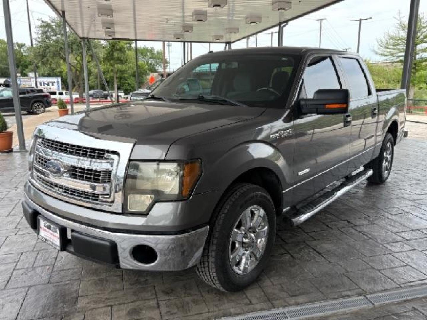 2013 Gray /Gray cloth Ford F-150 XLT SuperCrew 5.5-ft (1FTFW1CT4DK) with an 3.5L V6 TURBO engine, 6-Speed Automatic transmission, located at 900 South McDonald Street, McKinney, TX, 75069, (972) 529-2992, 33.189335, -96.613403 - Photo#2