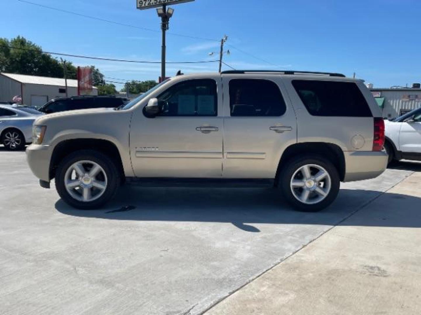 2007 Gold Mist Metallic /Light Cashmere/Ebony Chevrolet Tahoe LT1 2WD (1GNFC13067R) with an 5.3L V8 OHV 16V FFV engine, 4-Speed Automatic transmission, located at 900 South McDonald Street, McKinney, TX, 75069, (972) 529-2992, 33.189335, -96.613403 - Photo#1