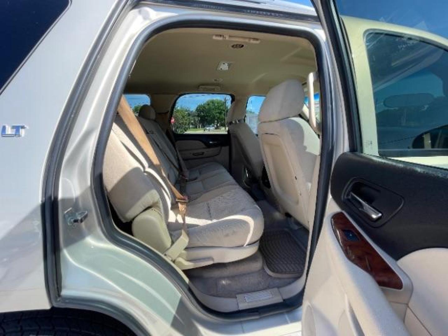 2007 Gold Mist Metallic /Light Cashmere/Ebony Chevrolet Tahoe LT1 2WD (1GNFC13067R) with an 5.3L V8 OHV 16V FFV engine, 4-Speed Automatic transmission, located at 900 South McDonald Street, McKinney, TX, 75069, (972) 529-2992, 33.189335, -96.613403 - Photo#7