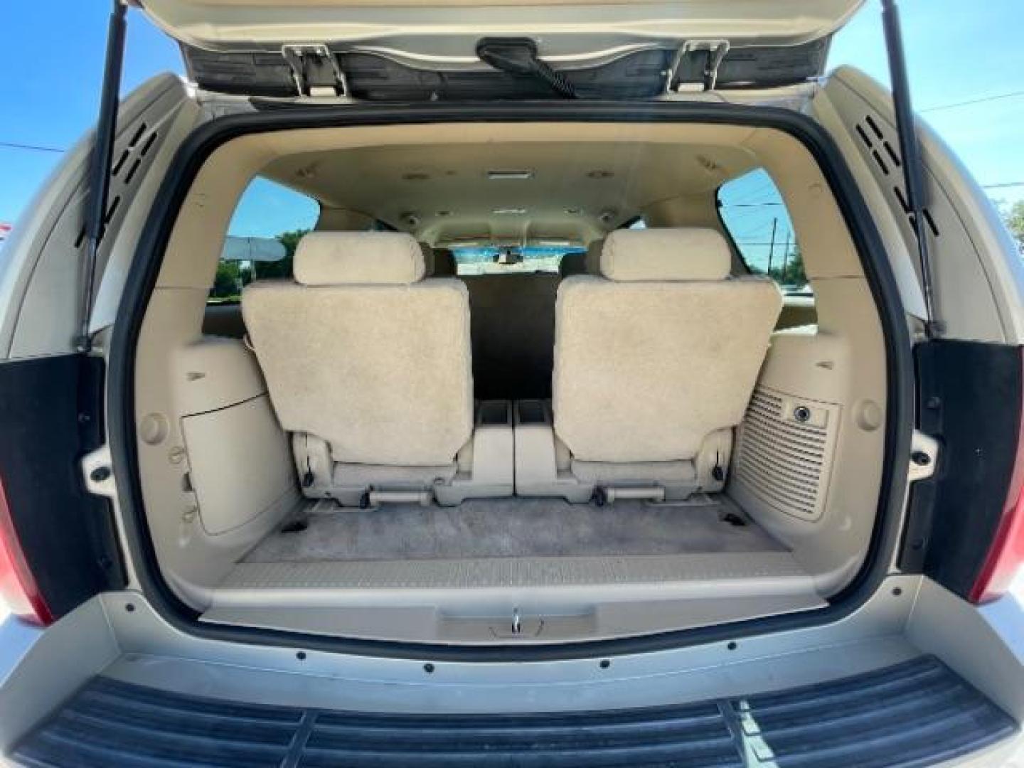 2007 Gold Mist Metallic /Light Cashmere/Ebony Chevrolet Tahoe LT1 2WD (1GNFC13067R) with an 5.3L V8 OHV 16V FFV engine, 4-Speed Automatic transmission, located at 900 South McDonald Street, McKinney, TX, 75069, (972) 529-2992, 33.189335, -96.613403 - Photo#11