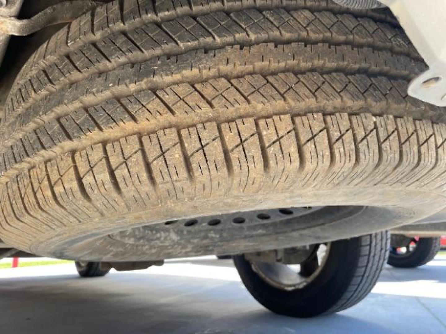 2007 Gold Mist Metallic /Light Cashmere/Ebony Chevrolet Tahoe LT1 2WD (1GNFC13067R) with an 5.3L V8 OHV 16V FFV engine, 4-Speed Automatic transmission, located at 900 South McDonald Street, McKinney, TX, 75069, (972) 529-2992, 33.189335, -96.613403 - Photo#17