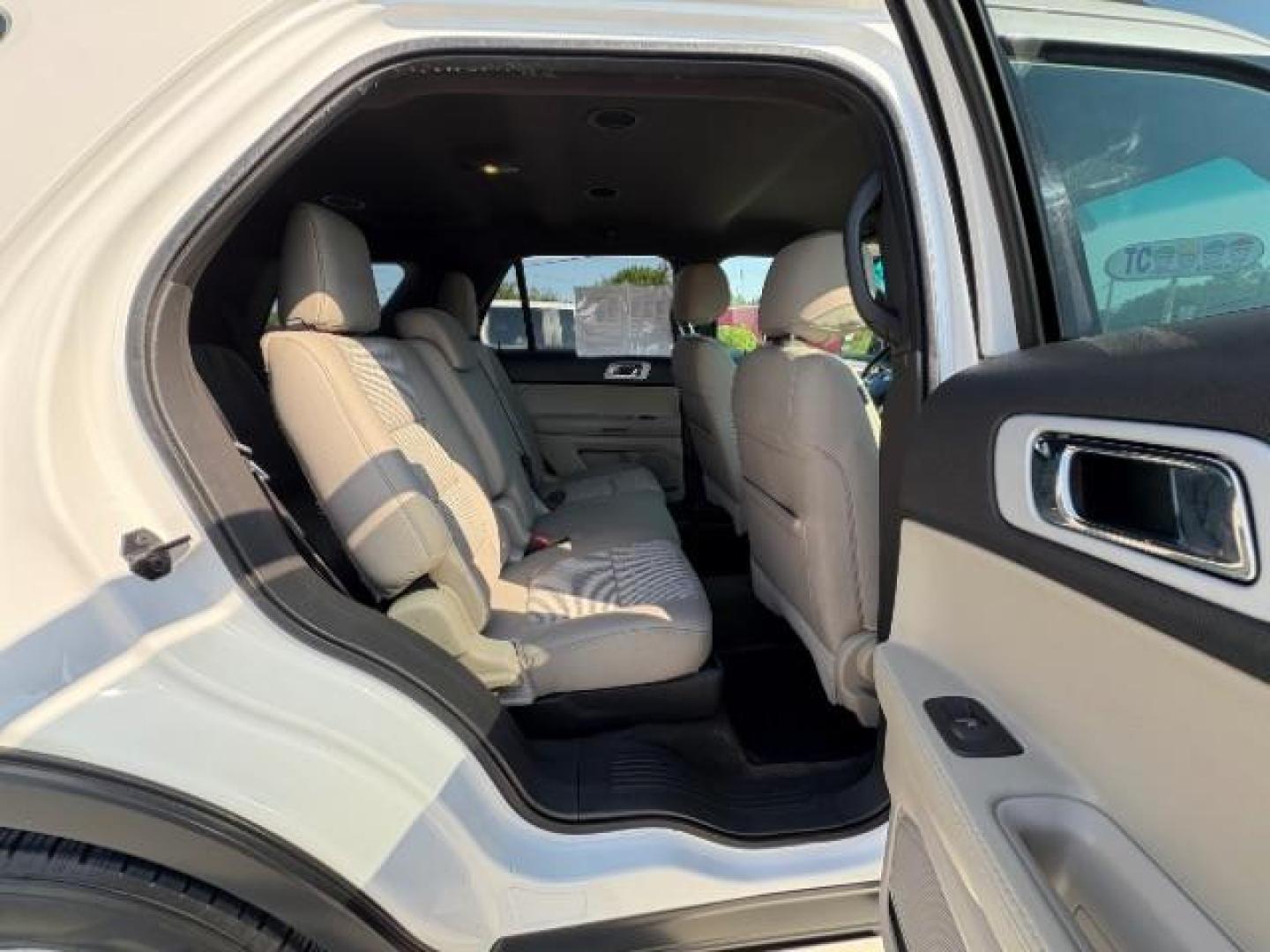 2015 Oxford White Clearco /Medium Light Stone, Ford Explorer XLT FWD (1FM5K7D85FG) with an 3.5L V6 DOHC 24V engine, 6-Speed Automatic transmission, located at 900 South McDonald Street, McKinney, TX, 75069, (972) 529-2992, 33.189335, -96.613403 - Photo#9