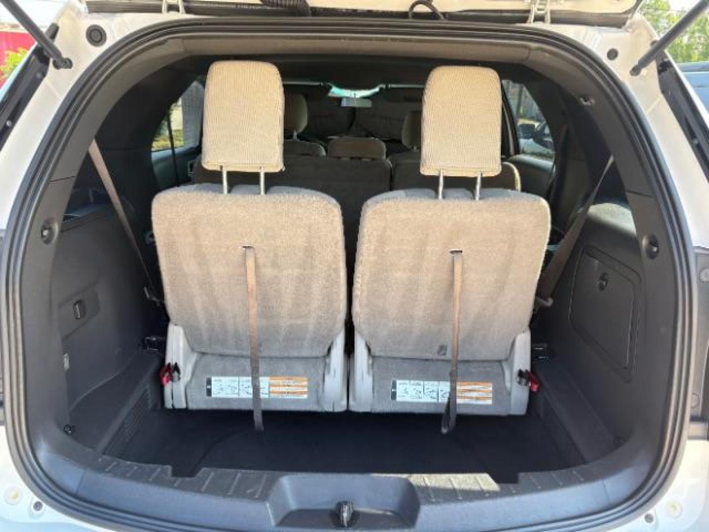 2015 Oxford White Clearco /Medium Light Stone, Ford Explorer XLT FWD (1FM5K7D85FG) with an 3.5L V6 DOHC 24V engine, 6-Speed Automatic transmission, located at 900 South McDonald Street, McKinney, TX, 75069, (972) 529-2992, 33.189335, -96.613403 - Photo#17