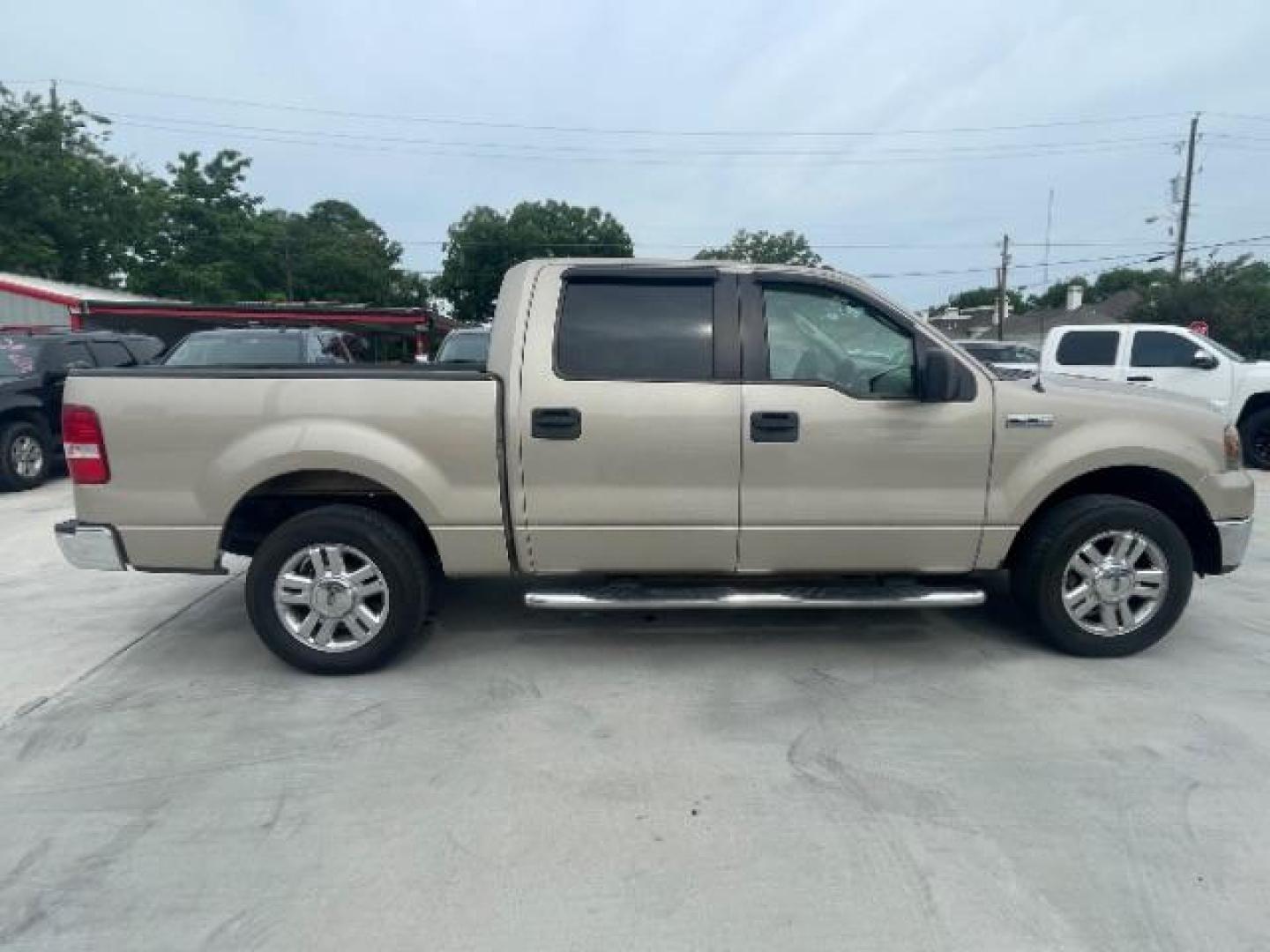 2008 Pueblo Gold Metallic /Tan Cloth Interior Ford F-150 XLT SuperCrew Short (1FTRW12W38F) with an 4.6L V8 SOHC 16V engine, 4-Speed Automatic transmission, located at 900 South McDonald Street, McKinney, TX, 75069, (972) 529-2992, 33.189335, -96.613403 - Photo#5