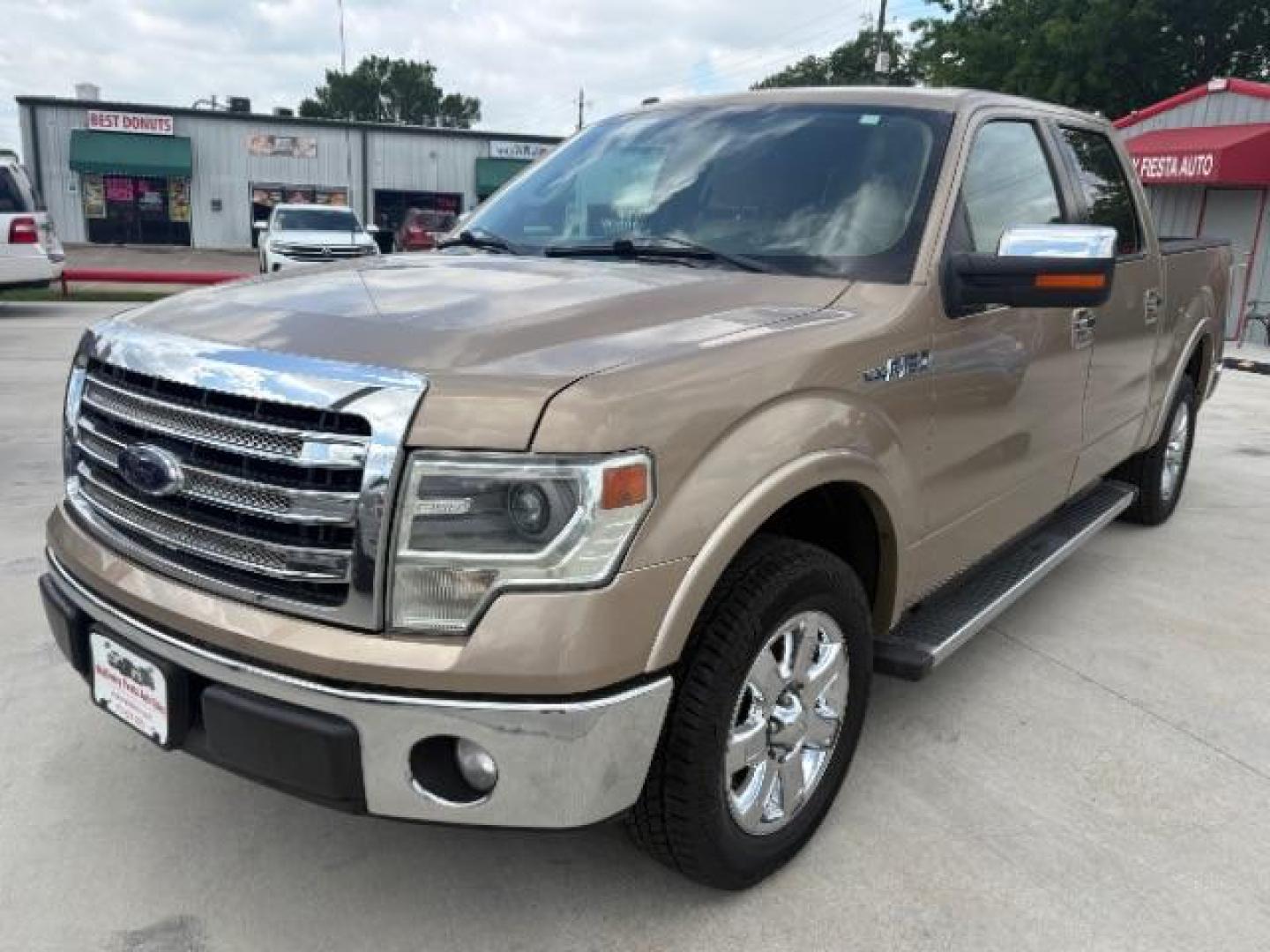 2013 Gold Ford F-150 Lariat SuperCrew 6.5 (1FTFW1CF7DK) with an 5.0L V8 engine, 6-Speed Automatic transmission, located at 900 South McDonald Street, McKinney, TX, 75069, (972) 529-2992, 33.189335, -96.613403 - Photo#4