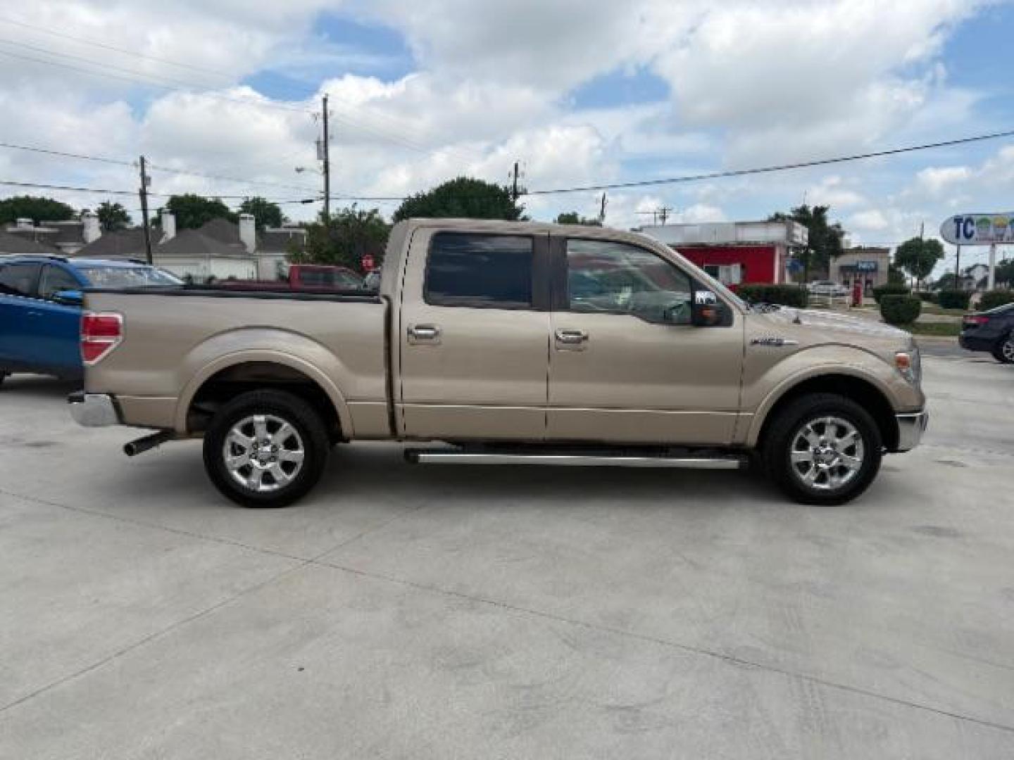 2013 Gold Ford F-150 Lariat SuperCrew 6.5 (1FTFW1CF7DK) with an 5.0L V8 engine, 6-Speed Automatic transmission, located at 900 South McDonald Street, McKinney, TX, 75069, (972) 529-2992, 33.189335, -96.613403 - Photo#5