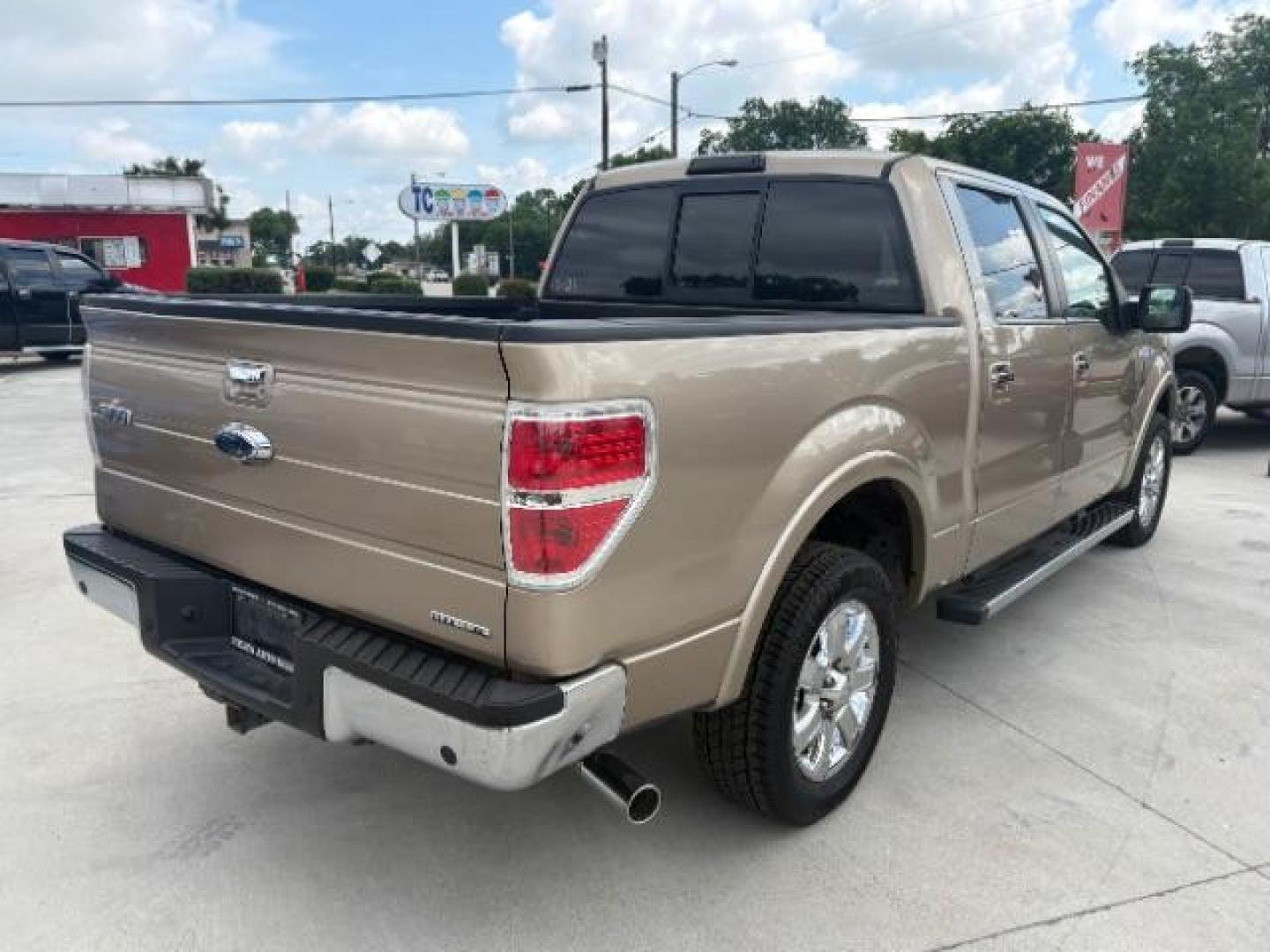 2013 Gold Ford F-150 Lariat SuperCrew 6.5 (1FTFW1CF7DK) with an 5.0L V8 engine, 6-Speed Automatic transmission, located at 900 South McDonald Street, McKinney, TX, 75069, (972) 529-2992, 33.189335, -96.613403 - Photo#6