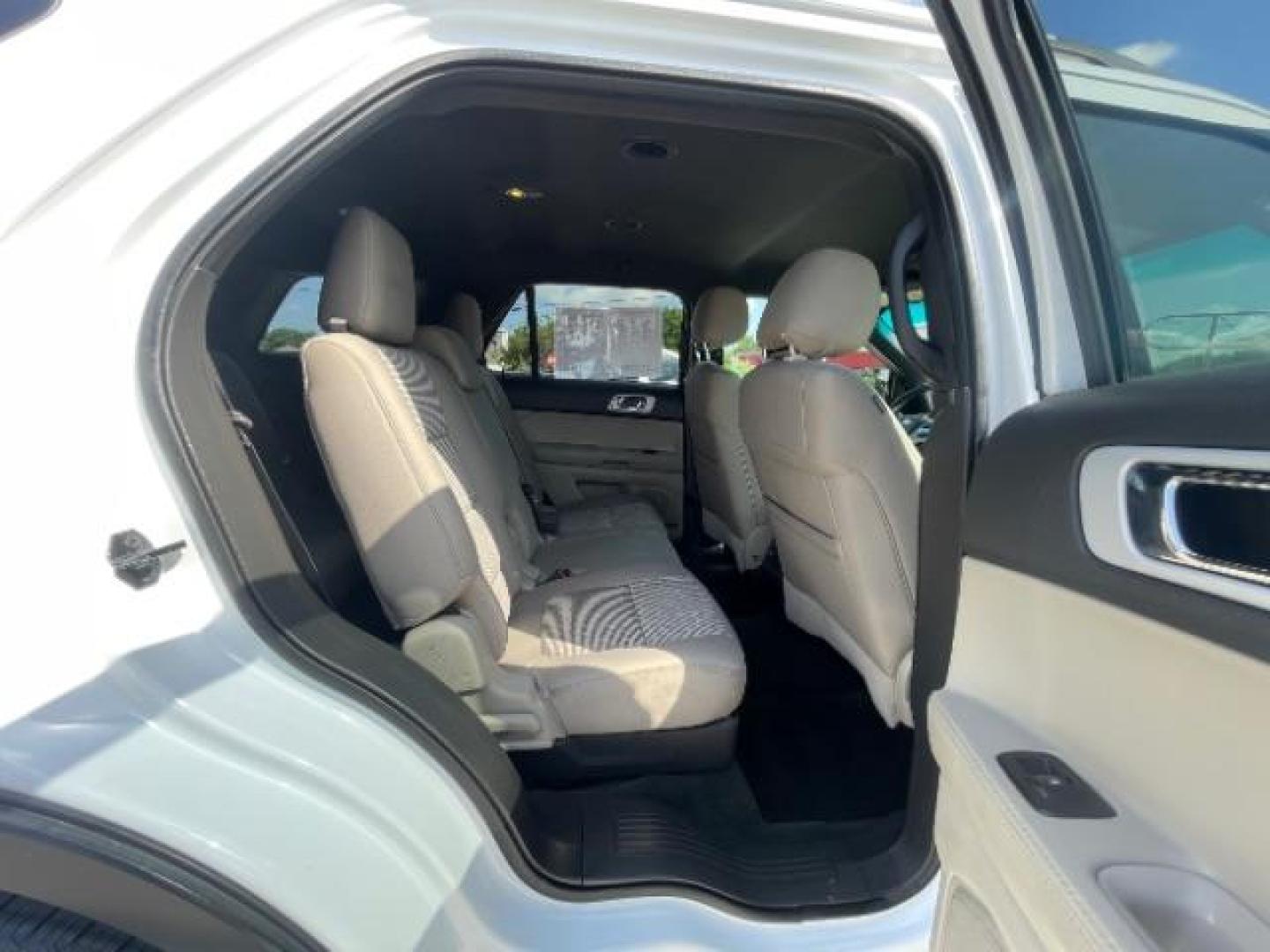 2014 Oxford White /Medium Light Stone Ford Explorer XLT FWD (1FM5K7D84EG) with an 3.5L V6 DOHC 24V engine, 6-Speed Automatic transmission, located at 900 South McDonald Street, McKinney, TX, 75069, (972) 529-2992, 33.189335, -96.613403 - Photo#11