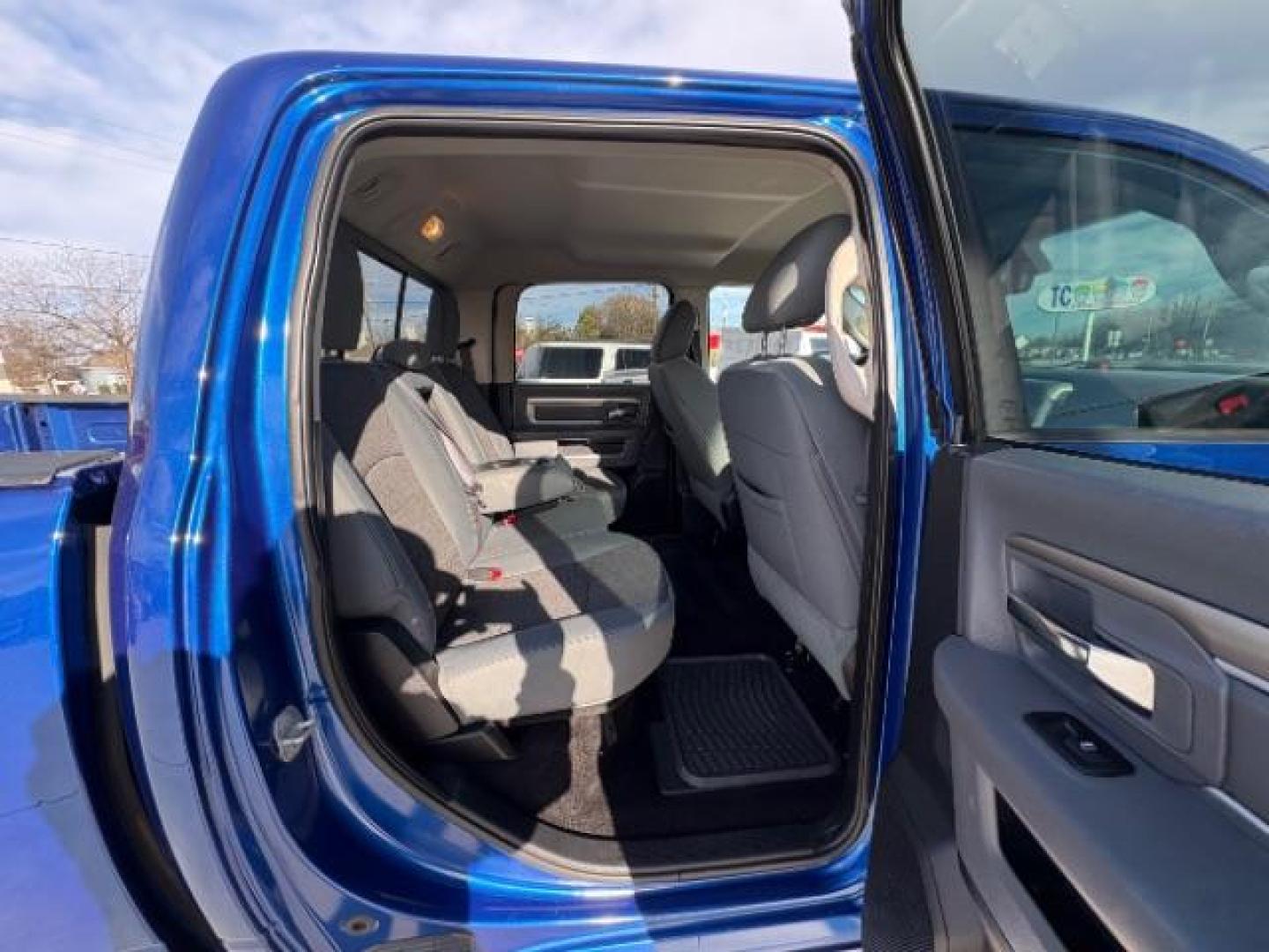 2015 Blue /Gray RAM 1500 SLT Crew Cab SWB 2WD (1C6RR6LT0FS) with an 5.7L V8 OHV 16V engine, 8-Speed Automatic transmission, located at 900 South McDonald Street, McKinney, TX, 75069, (972) 529-2992, 33.189335, -96.613403 - Photo#8