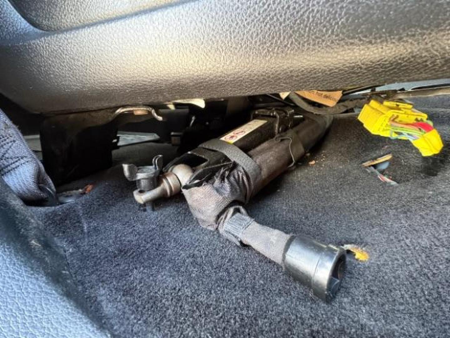 2015 Blue /Gray RAM 1500 SLT Crew Cab SWB 2WD (1C6RR6LT0FS) with an 5.7L V8 OHV 16V engine, 8-Speed Automatic transmission, located at 900 South McDonald Street, McKinney, TX, 75069, (972) 529-2992, 33.189335, -96.613403 - Photo#9