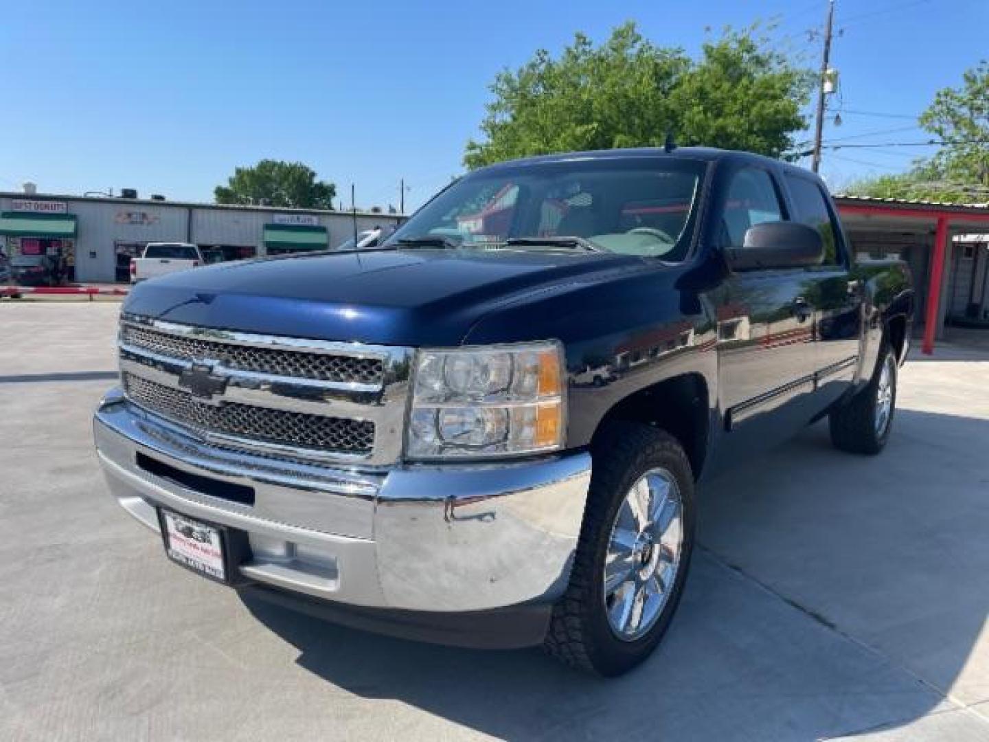 2012 Blue Granite Metallic /Light Titanium/Dark Titanium Chevrolet Silverado 1500 LT (3GCPCSE06CG) with an Vortec 4.8L V-8 variable valve control engine, Automatic transmission, located at 900 South McDonald Street, McKinney, TX, 75069, (972) 529-2992, 33.189335, -96.613403 - Photo#2