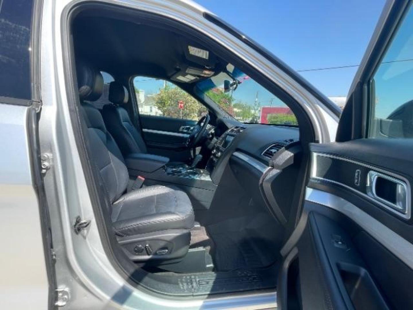 2016 Ingot Silver /Ebony Black, leather Ford Explorer XLT FWD (1FM5K7D88GG) with an 3.5L V6 DOHC 24V engine, 6-Speed Automatic transmission, located at 900 South McDonald Street, McKinney, TX, 75069, (972) 529-2992, 33.189335, -96.613403 - Photo#10