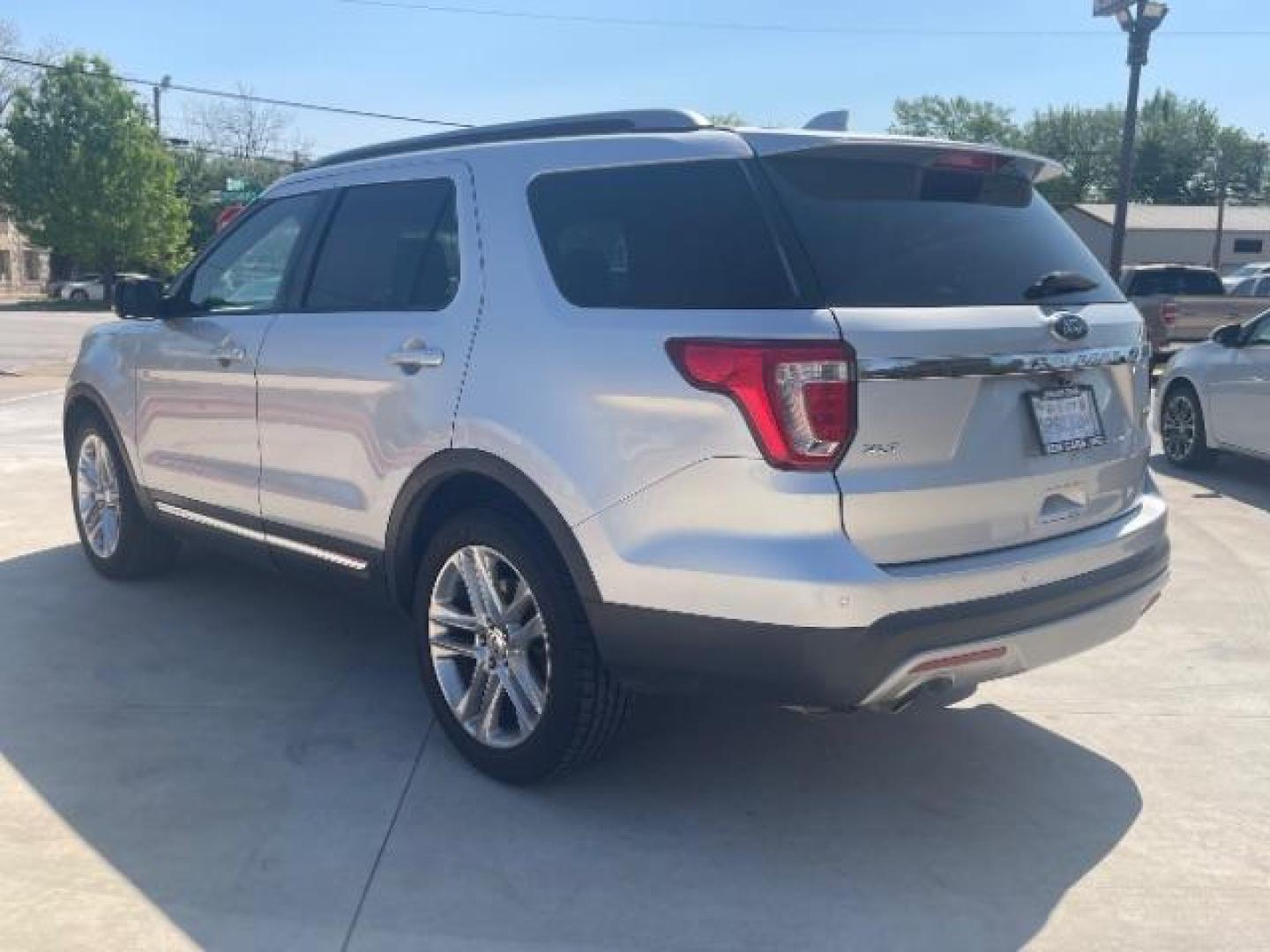 2016 Ingot Silver /Ebony Black, leather Ford Explorer XLT FWD (1FM5K7D88GG) with an 3.5L V6 DOHC 24V engine, 6-Speed Automatic transmission, located at 900 South McDonald Street, McKinney, TX, 75069, (972) 529-2992, 33.189335, -96.613403 - Photo#2